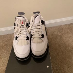 Retro Air Jordan 4